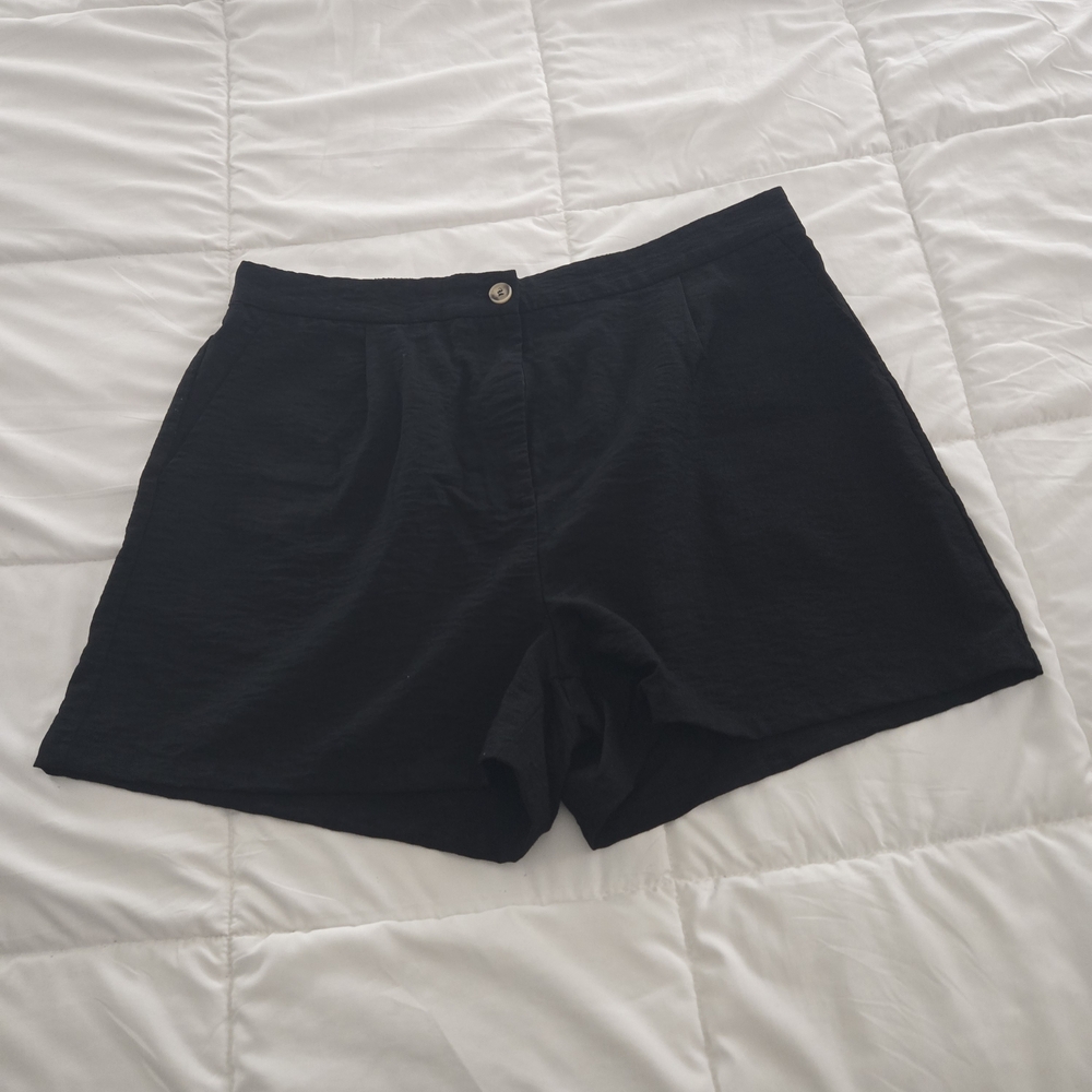 💚 2/$12 or 3/$17  PrettyGarden Black Vest & Shorts Set - Picture 4 of 9